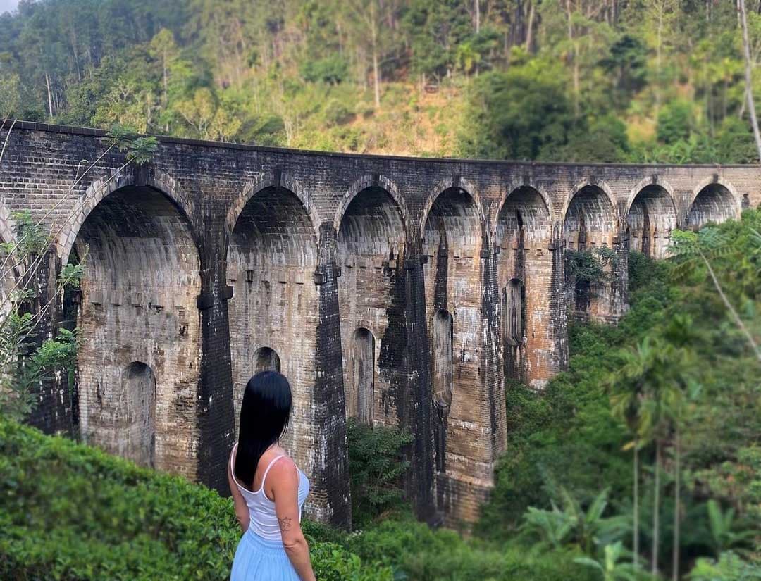 Nine Arches Bridge viewpoint in the jungle